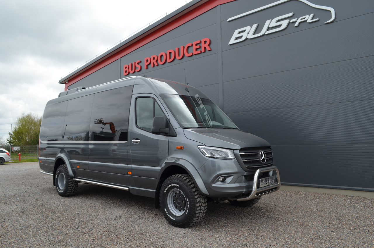 MERCEDES-BENZ Sprinter 519 4x4 high and low drive - Minibusz, Kisbusz: 2 kép. MERCEDES-BENZ Sprinter 519 4x4 high and low drive - Minibusz, Kisbusz: 2 kép.