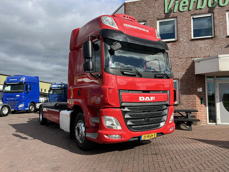 DAF CF 290 4X2 EURO6 SPACECAB RENOVA / VANGMUIL / LAADKLEP / TOP STAAT - Cserefelépítményes teherautó: 1 kép. DAF CF 290 4X2 EURO6 SPACECAB RENOVA / VANGMUIL / LAADKLEP / TOP STAAT - Cserefelépítményes teherautó: 1 kép.