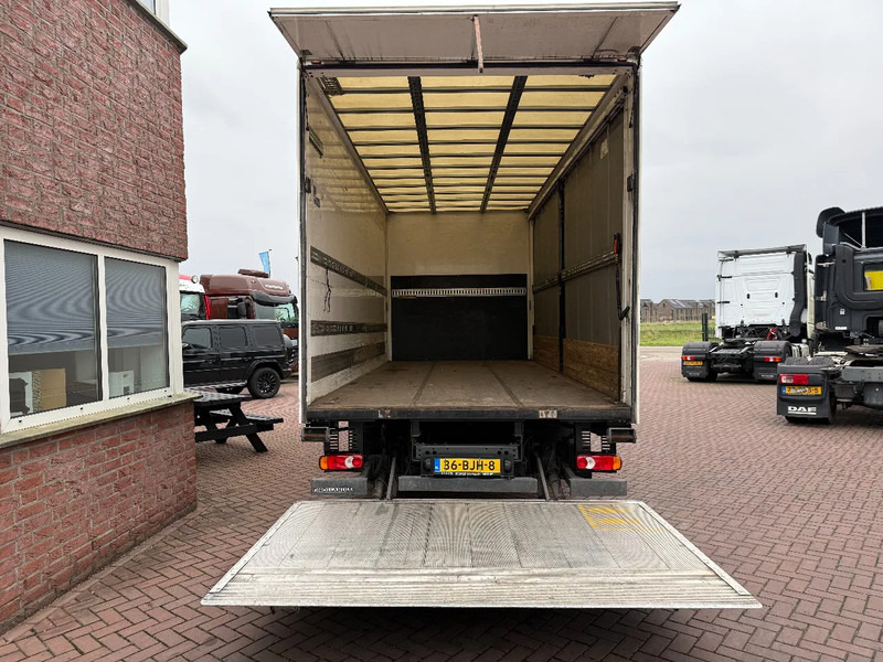 DAF LF 210 LF210 4X2 / Slaapcabine / 11.990KG / D'hollandia 1.50KG / DAF dealer onderhoud - Dobozos felépítményű teherautó: 3 kép. DAF LF 210 LF210 4X2 / Slaapcabine / 11.990KG / D'hollandia 1.50KG / DAF dealer onderhoud - Dobozos felépítményű teherautó: 3 kép.