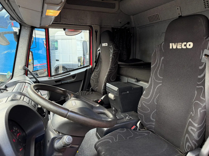 Iveco EuroCargo 120 E25 4X2 BAKWAGEN MET SCHUIFZEILEN EURO6 - Ponyvás teherautó: 5 kép. Iveco EuroCargo 120 E25 4X2 BAKWAGEN MET SCHUIFZEILEN EURO6 - Ponyvás teherautó: 5 kép.