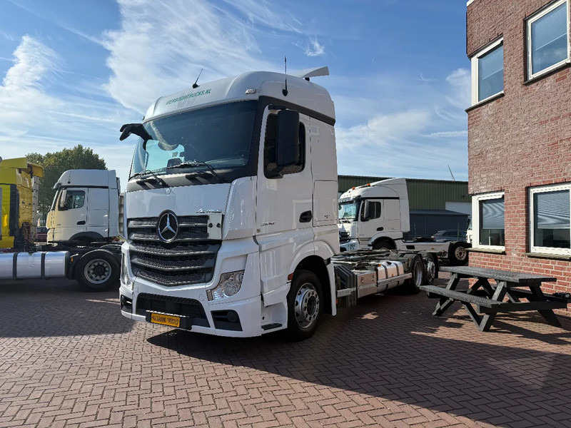 Mercedes-Benz Actros Actros 2542LL 6X2 BDF / ACC / AHK/ TUV 8-2026 / NL TRUCK - Cserefelépítményes teherautó: 2 kép. Mercedes-Benz Actros Actros 2542LL 6X2 BDF / ACC / AHK/ TUV 8-2026 / NL TRUCK - Cserefelépítményes teherautó: 2 kép.
