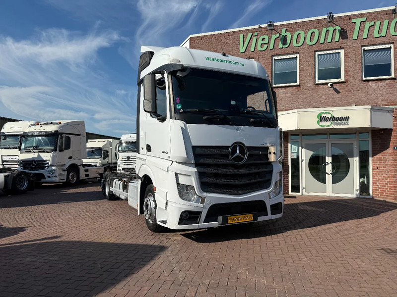 Mercedes-Benz Actros Actros 2542LL 6X2 BDF / ACC / AHK/ TUV 8-2026 / NL TRUCK - Cserefelépítményes teherautó: 1 kép. Mercedes-Benz Actros Actros 2542LL 6X2 BDF / ACC / AHK/ TUV 8-2026 / NL TRUCK - Cserefelépítményes teherautó: 1 kép.