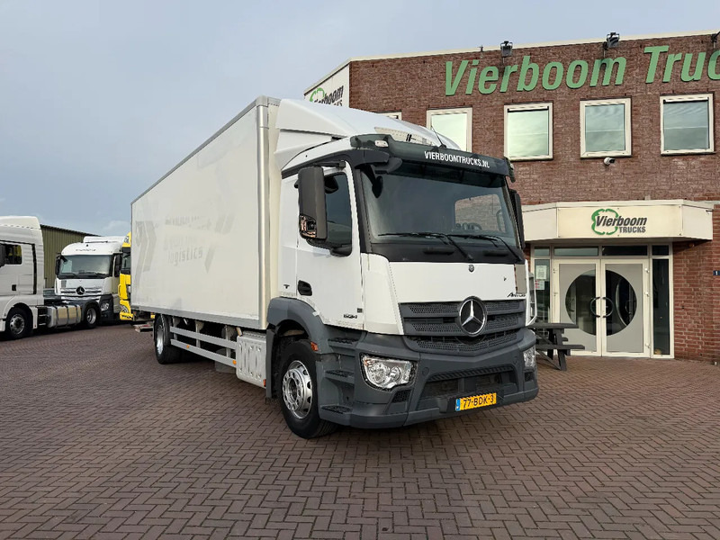 Mercedes-Benz Antos Antos 1824L mit 8.5m Isokoffer / 1.500kg Ladebordwand / Euro6 / Holland Truck - Dobozos felépítményű teherautó: 1 kép. Mercedes-Benz Antos Antos 1824L mit 8.5m Isokoffer / 1.500kg Ladebordwand / Euro6 / Holland Truck - Dobozos felépítményű teherautó: 1 kép.