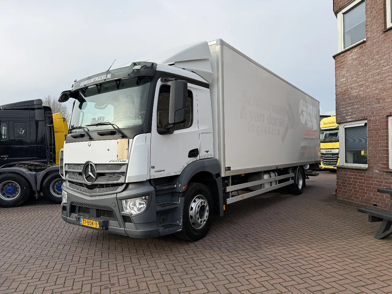 Mercedes-Benz Antos Antos 1824L mit 8.5m Isokoffer / 1.500kg Ladebordwand / Euro6 / Holland Truck - Dobozos felépítményű teherautó: 2 kép. Mercedes-Benz Antos Antos 1824L mit 8.5m Isokoffer / 1.500kg Ladebordwand / Euro6 / Holland Truck - Dobozos felépítményű teherautó: 2 kép.