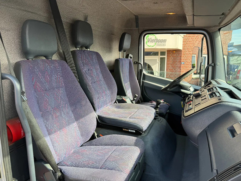 Mercedes-Benz Atego 1223 Atego 1223L Kuhlkoffer / Carrier Xarios 500 / Schatgetriebe / Klima / AHK - Hűtős teherautó: 4 kép. Mercedes-Benz Atego 1223 Atego 1223L Kuhlkoffer / Carrier Xarios 500 / Schatgetriebe / Klima / AHK - Hűtős teherautó: 4 kép.