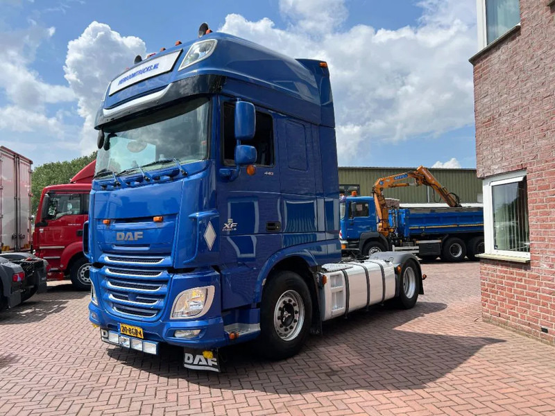 DAF XF 440 SUPER SPACECAB 2 TANKS TOPCONDTION HOLLAND TRUCK EURO6!!! - Nyergesvontató: 2 kép. DAF XF 440 SUPER SPACECAB 2 TANKS TOPCONDTION HOLLAND TRUCK EURO6!!! - Nyergesvontató: 2 kép.