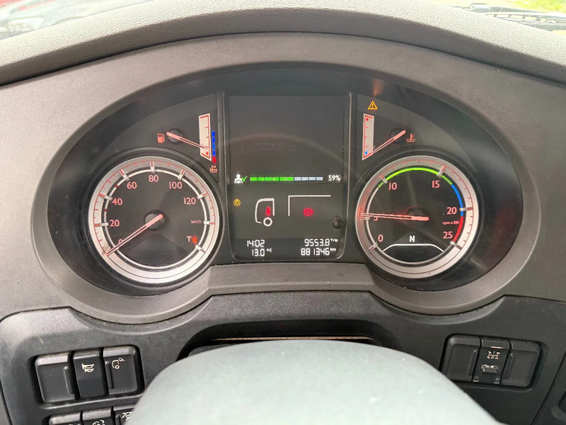 DAF XF XF460 4X2 - Nyergesvontató: 4 kép. DAF XF XF460 4X2 - Nyergesvontató: 4 kép.