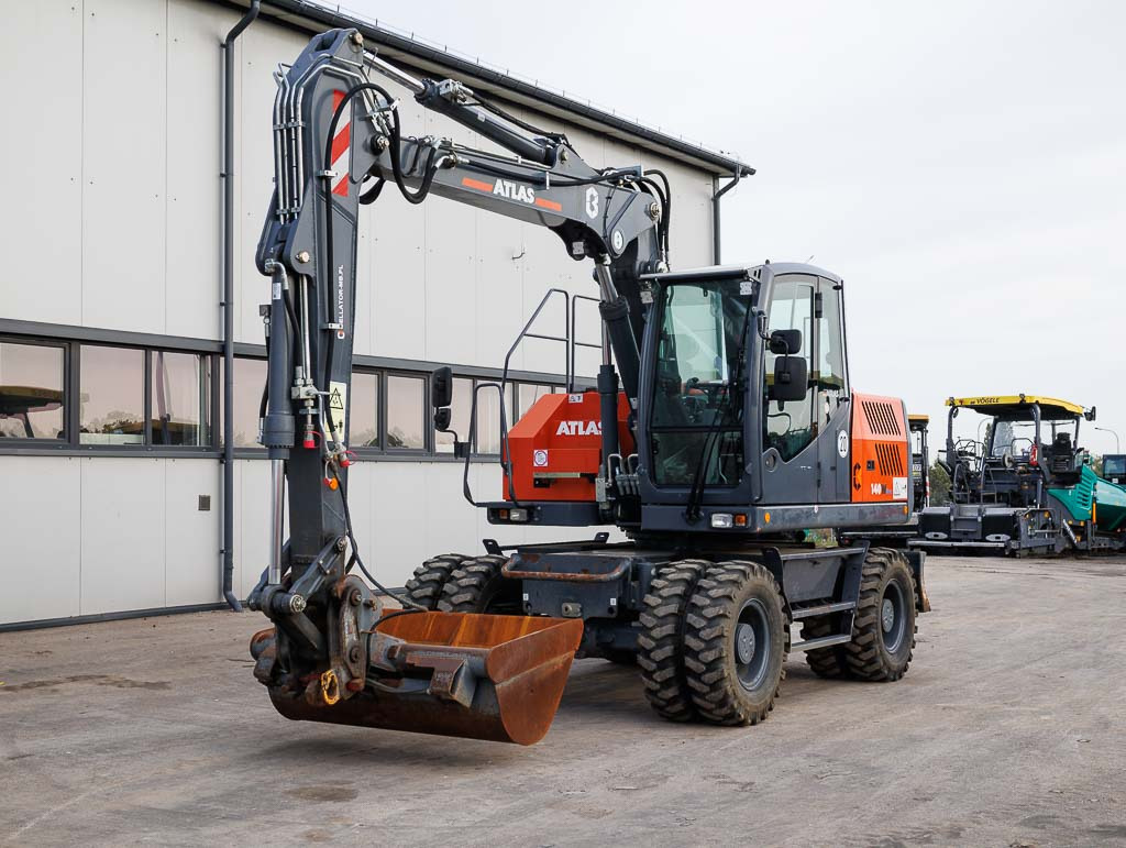 ATLAS 140W - Gumikerekes kotró: 2 kép. ATLAS 140W - Gumikerekes kotró: 2 kép.