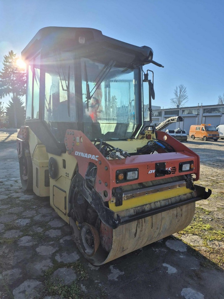 DYNAPAC CC 234HF - Úthenger: 2 kép. DYNAPAC CC 234HF - Úthenger: 2 kép.