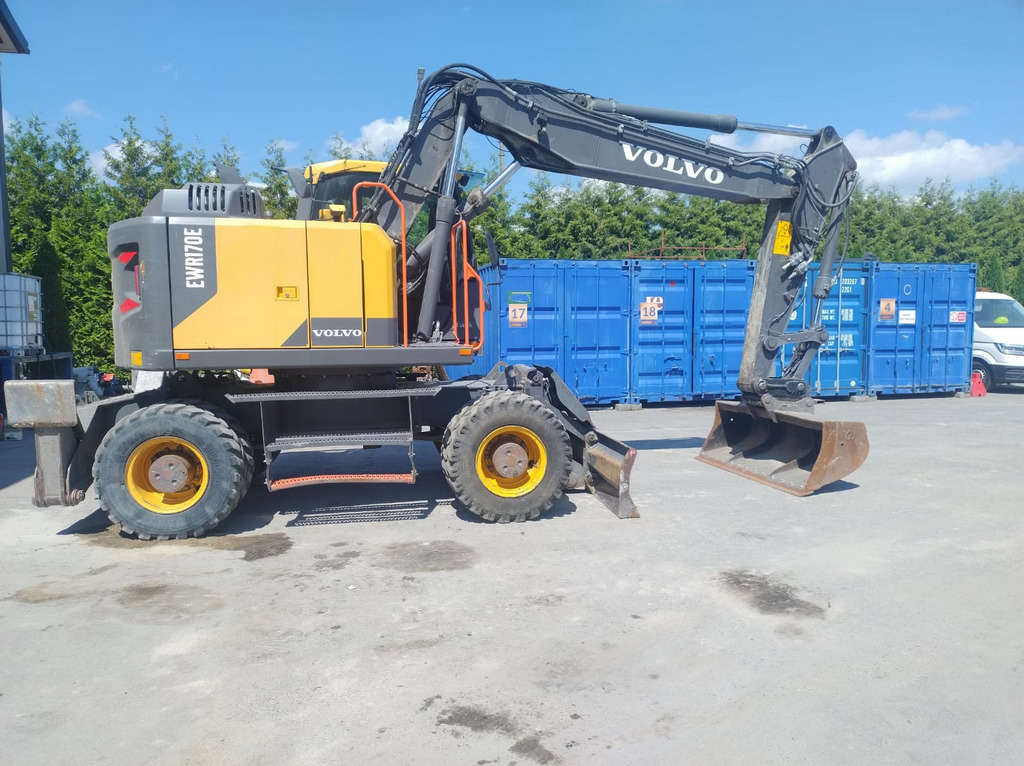 VOLVO EWR170E - Gumikerekes kotró: 1 kép. VOLVO EWR170E - Gumikerekes kotró: 1 kép.