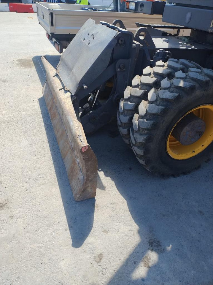 VOLVO EWR170E - Gumikerekes kotró: 5 kép. VOLVO EWR170E - Gumikerekes kotró: 5 kép.