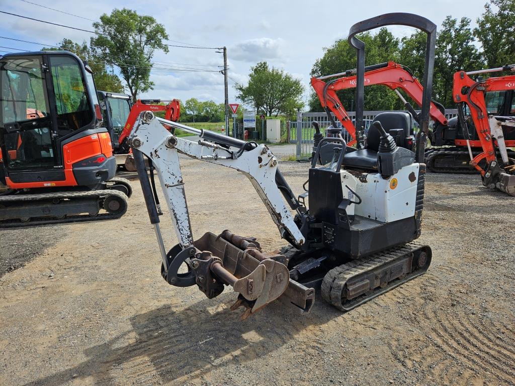 BOBCAT E 10 - Minikotró: 1 kép. BOBCAT E 10 - Minikotró: 1 kép.