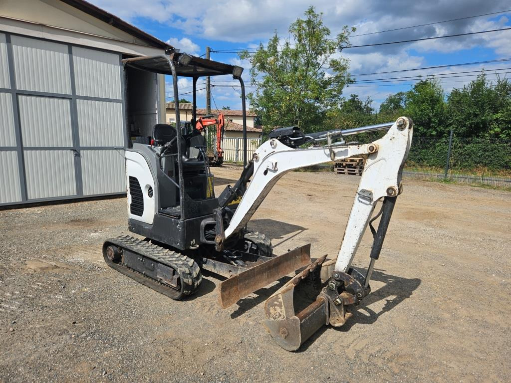 BOBCAT E 17Z - Minikotró: 1 kép. BOBCAT E 17Z - Minikotró: 1 kép.