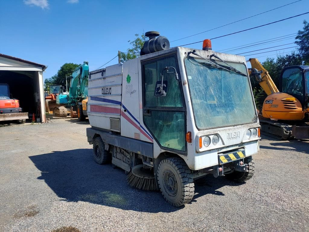 DULEVO 200-4 - Utcaseprő gép: 4 kép. DULEVO 200-4 - Utcaseprő gép: 4 kép.