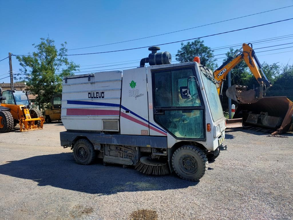 DULEVO 200-4 - Utcaseprő gép: 5 kép. DULEVO 200-4 - Utcaseprő gép: 5 kép.