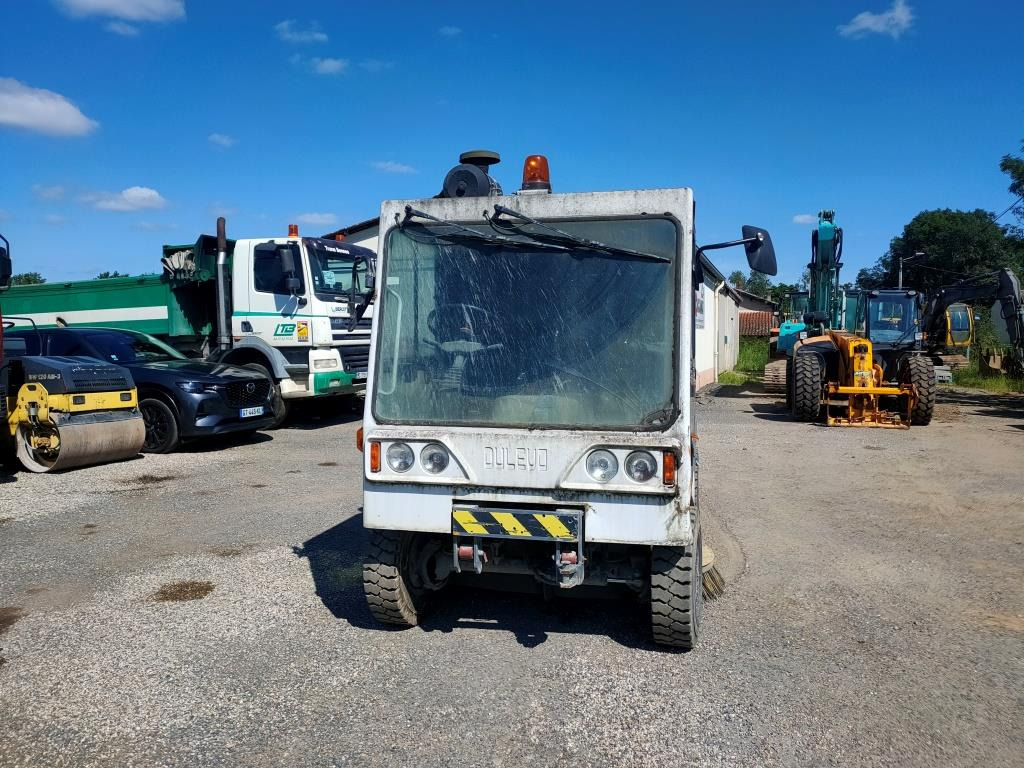 DULEVO 200-4 - Utcaseprő gép: 3 kép. DULEVO 200-4 - Utcaseprő gép: 3 kép.