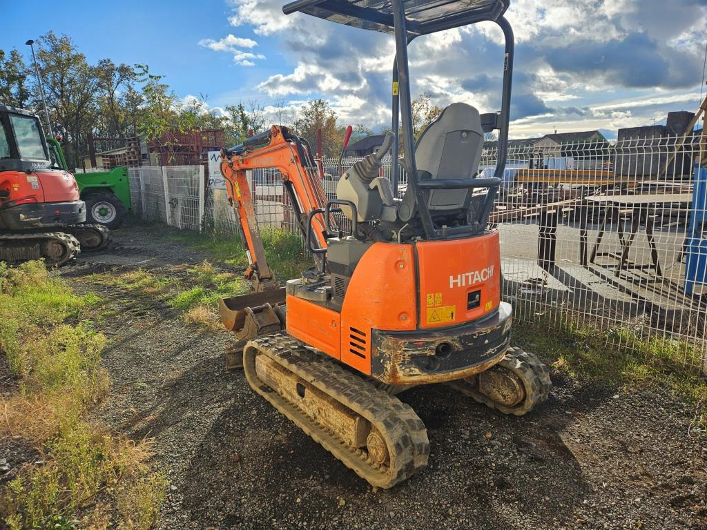 HITACHI ZX 19 - Minikotró: 2 kép. HITACHI ZX 19 - Minikotró: 2 kép.