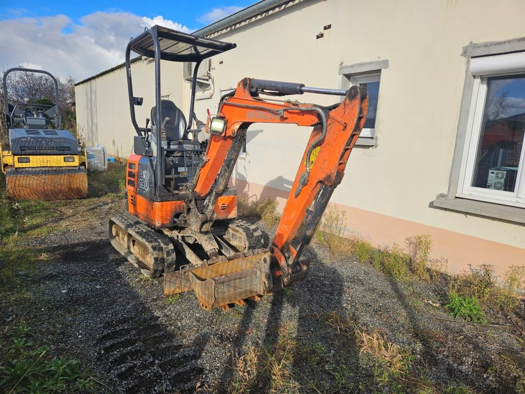 HITACHI ZX 19 - Minikotró: 4 kép. HITACHI ZX 19 - Minikotró: 4 kép.