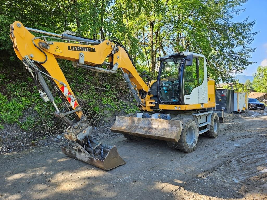LIEBHERR A 910 - Gumikerekes kotró: 1 kép. LIEBHERR A 910 - Gumikerekes kotró: 1 kép.