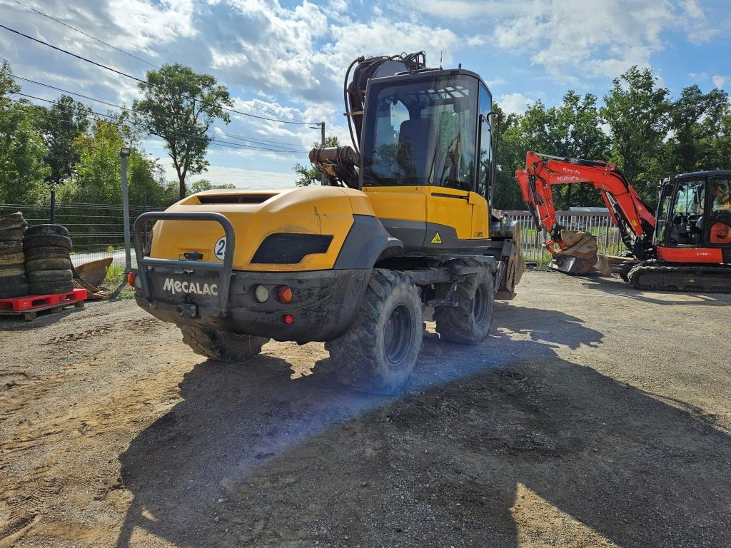 MECALAC 12 MXT - Gumikerekes kotró: 5 kép. MECALAC 12 MXT - Gumikerekes kotró: 5 kép.