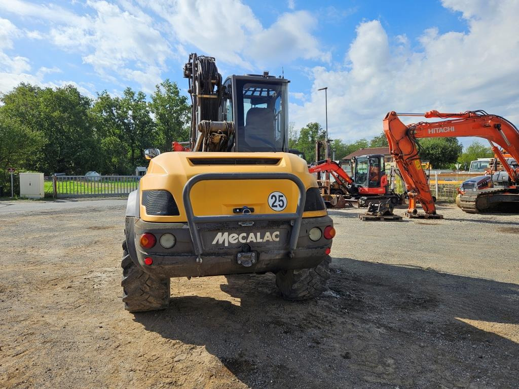 MECALAC 12 MXT - Gumikerekes kotró: 4 kép. MECALAC 12 MXT - Gumikerekes kotró: 4 kép.