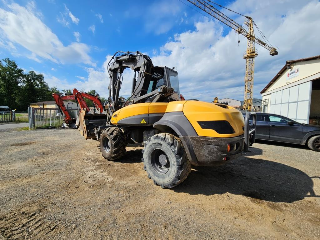 MECALAC 12 MXT - Gumikerekes kotró: 3 kép. MECALAC 12 MXT - Gumikerekes kotró: 3 kép.