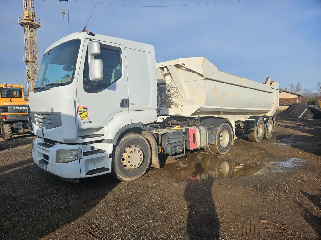 RENAULT PREMIUM 440 DXI - Nyergesvontató: 1 kép. RENAULT PREMIUM 440 DXI - Nyergesvontató: 1 kép.