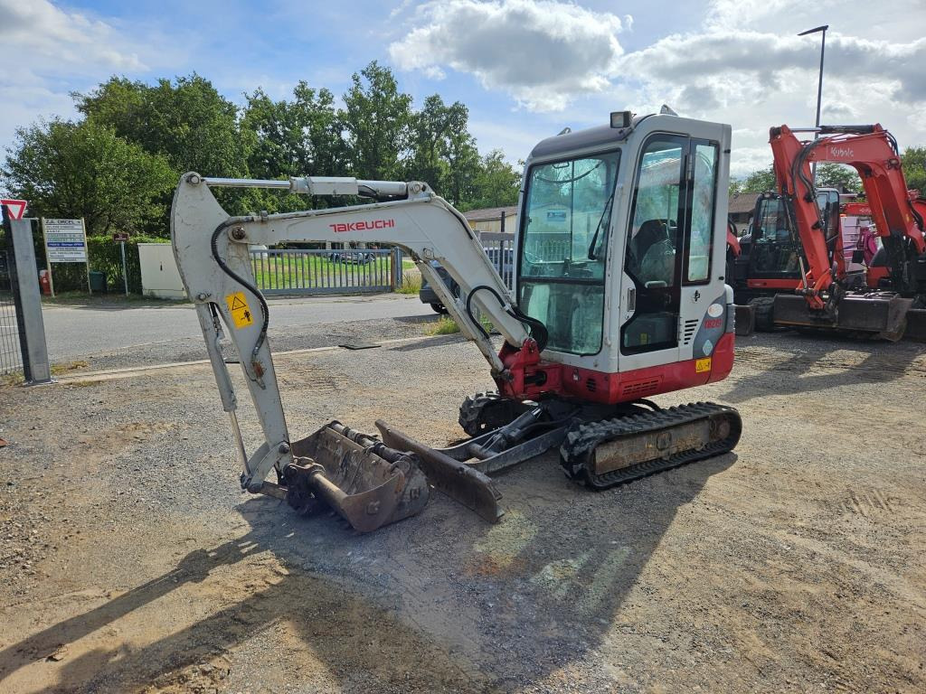 TAKEUCHI TB 219 - Minikotró: 1 kép. TAKEUCHI TB 219 - Minikotró: 1 kép.