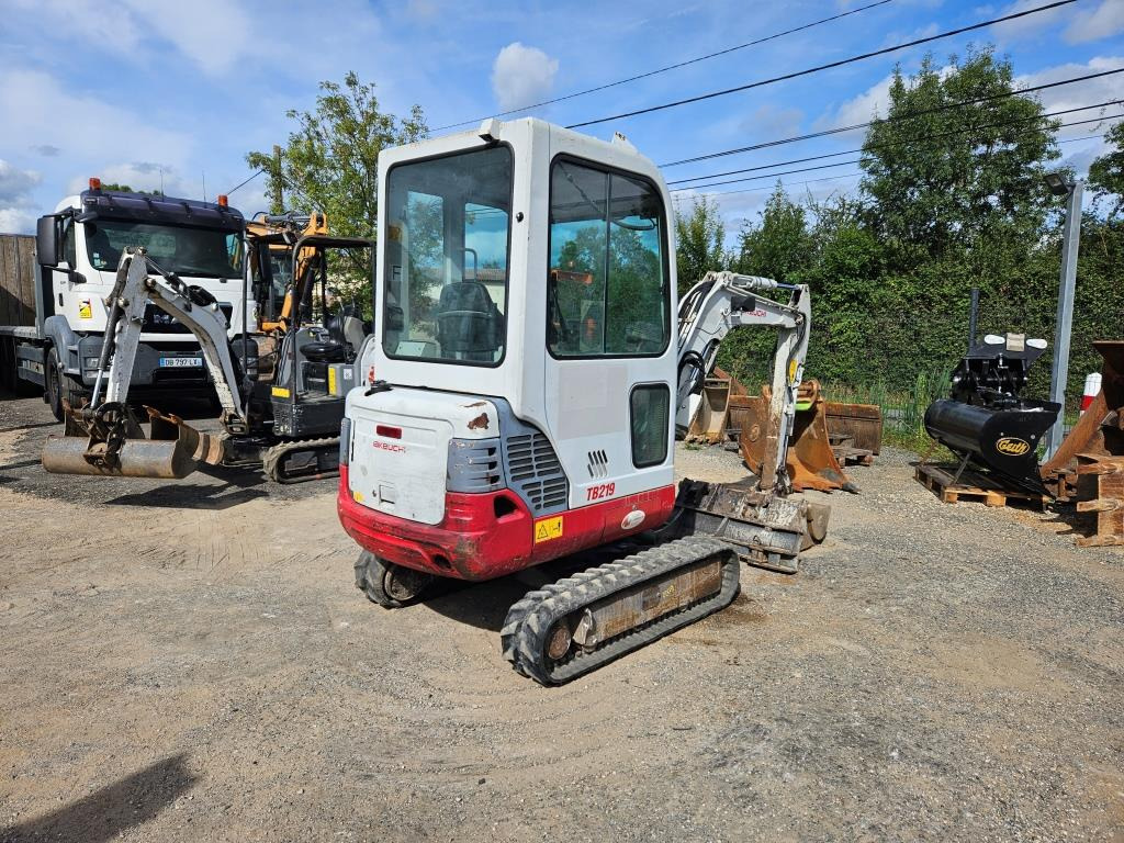 TAKEUCHI TB 219 - Minikotró: 4 kép. TAKEUCHI TB 219 - Minikotró: 4 kép.