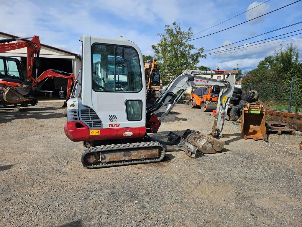 TAKEUCHI TB 219 - Minikotró: 5 kép. TAKEUCHI TB 219 - Minikotró: 5 kép.