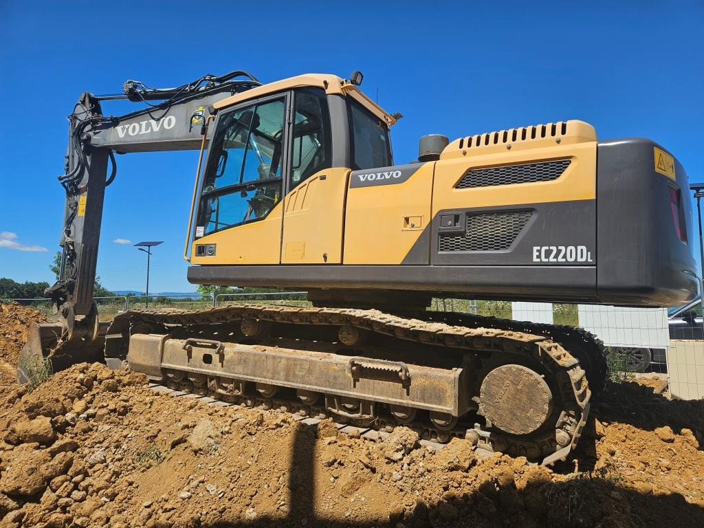 VOLVO EC 220 DL - Lánctalpas kotró: 2 kép. VOLVO EC 220 DL - Lánctalpas kotró: 2 kép.