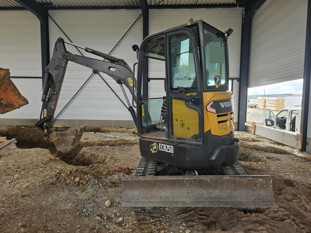 VOLVO ECR 25 D - Minikotró: 1 kép. VOLVO ECR 25 D - Minikotró: 1 kép.