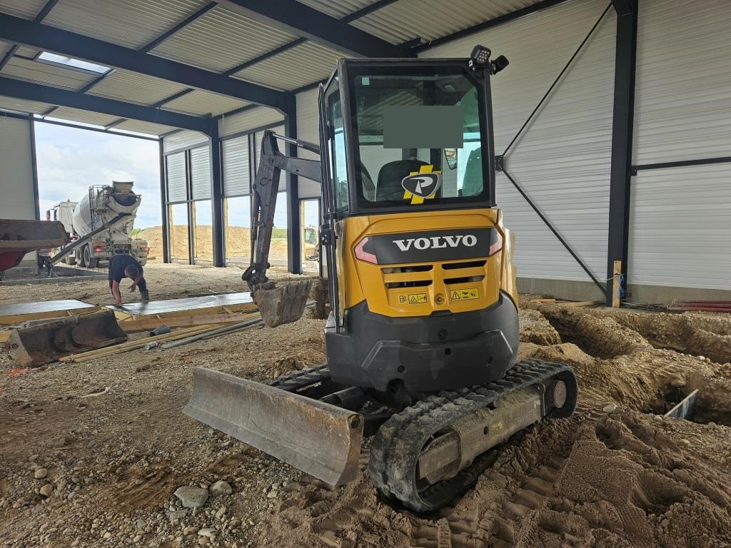 VOLVO ECR 25 D - Minikotró: 4 kép. VOLVO ECR 25 D - Minikotró: 4 kép.
