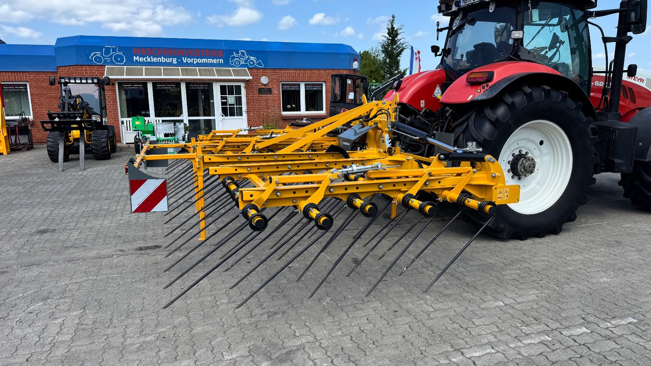 Agrisem Turbolmulch 6,20 Vorführmaschine - Borona: 1 kép. Agrisem Turbolmulch 6,20 Vorführmaschine - Borona: 1 kép.