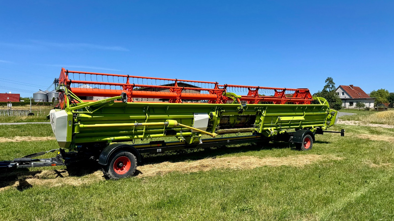 CLAAS Lexion 6900 TerraTrac 890 full Options - Kombájn: 4 kép. CLAAS Lexion 6900 TerraTrac 890 full Options - Kombájn: 4 kép.