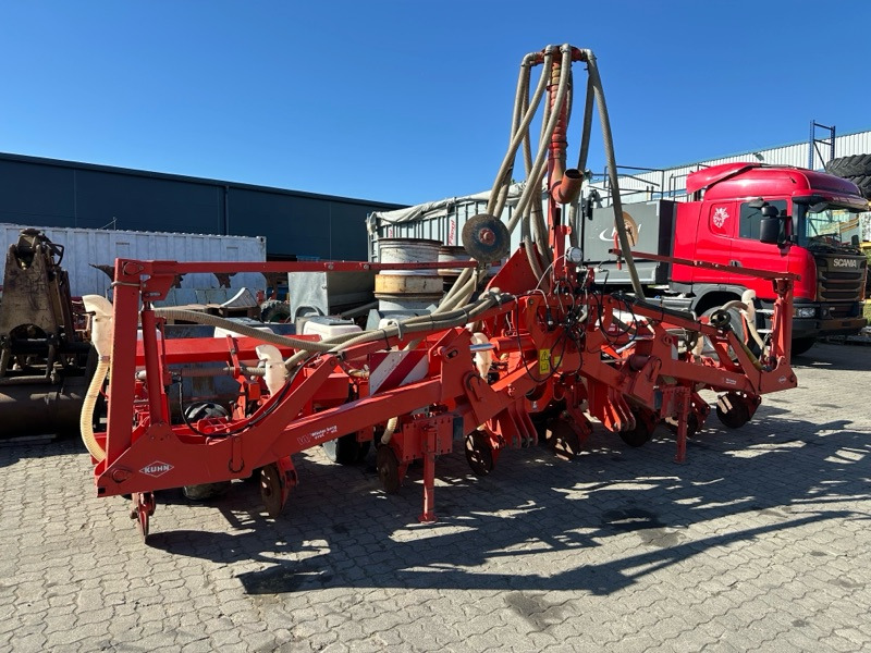 Kuhn Maxima 8 Reihen - Szemenkénti vetőgép: 1 kép. Kuhn Maxima 8 Reihen - Szemenkénti vetőgép: 1 kép.