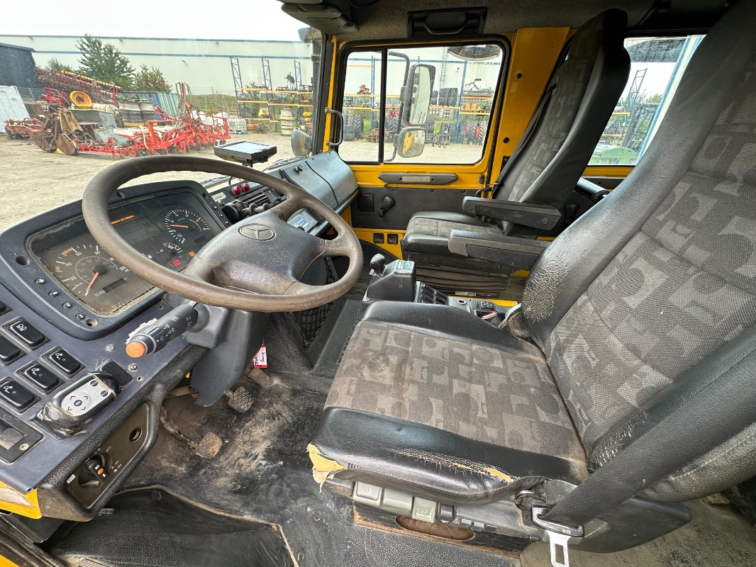 Mercedes-Benz U 4000 - Traktor: 5 kép. Mercedes-Benz U 4000 - Traktor: 5 kép.