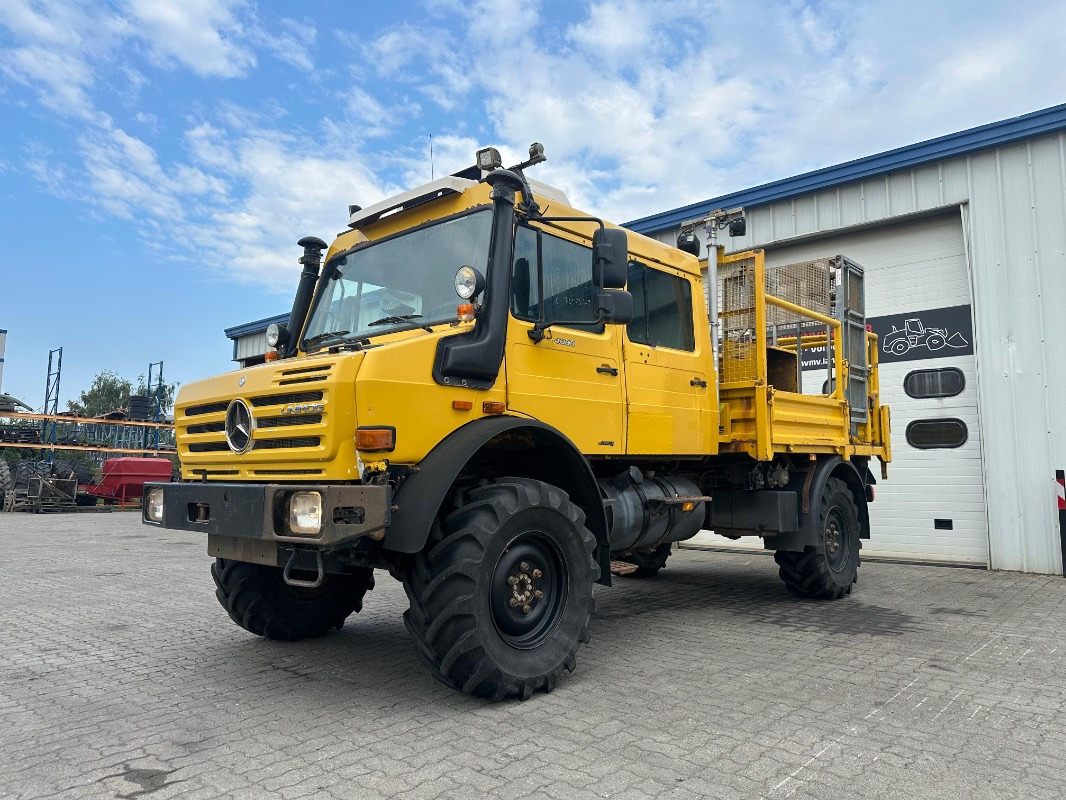 Mercedes-Benz U 4000 - Traktor: 1 kép. Mercedes-Benz U 4000 - Traktor: 1 kép.