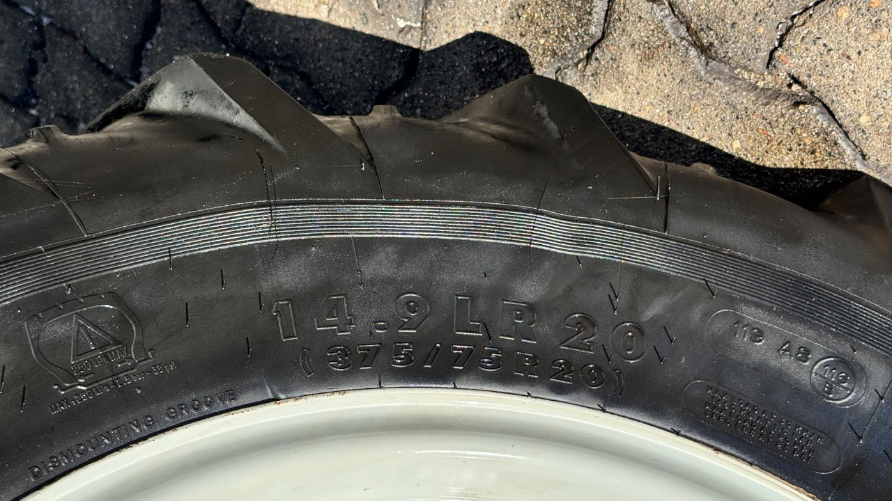 Steyr 4090 Kompakt - Traktor: 5 kép. Steyr 4090 Kompakt - Traktor: 5 kép.