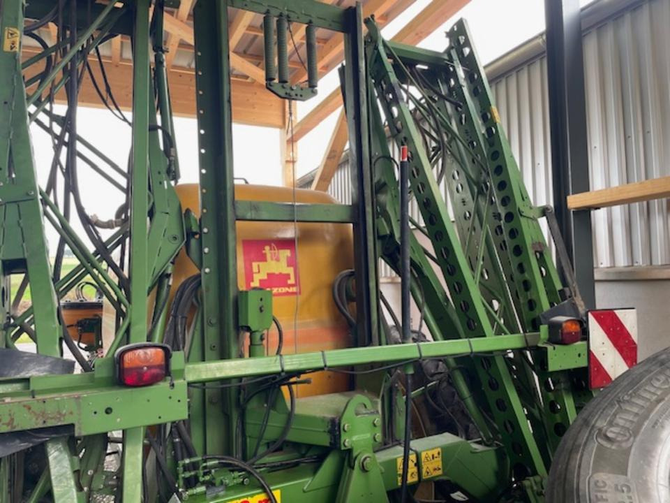 Amazone UG 3000 - Vontatott permetezők: 5 kép. Amazone UG 3000 - Vontatott permetezők: 5 kép.