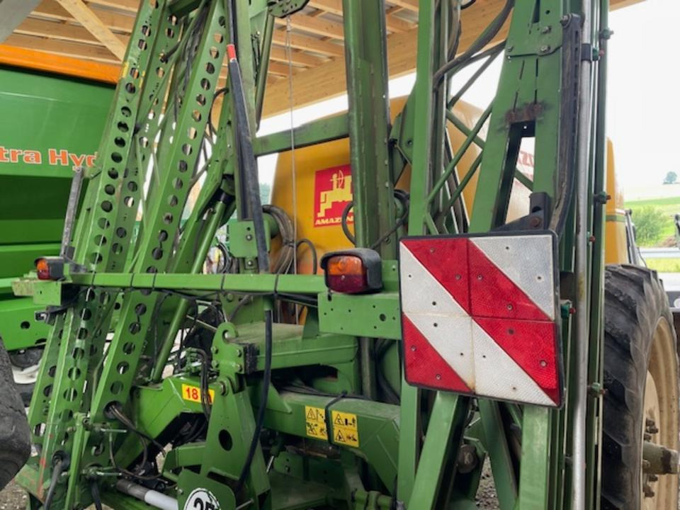 Amazone UG 3000 - Vontatott permetezők: 3 kép. Amazone UG 3000 - Vontatott permetezők: 3 kép.