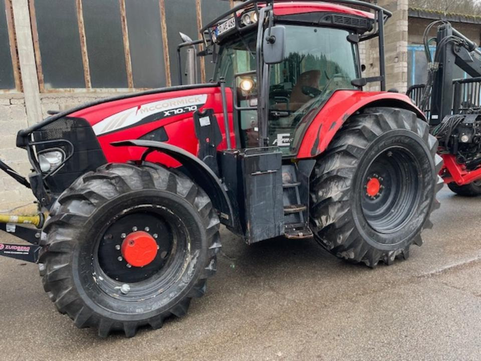 Forst-Traktor MC Cormick X70.70 - Erdészeti traktor: 1 kép. Forst-Traktor MC Cormick X70.70 - Erdészeti traktor: 1 kép.