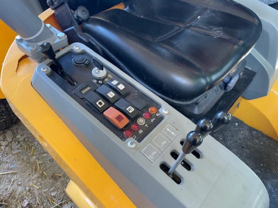 Stiga Titan 26H Diesel-Aufsitzrasenmäher mit Frontmähwerk - Kerti fűkasza: 5 kép. Stiga Titan 26H Diesel-Aufsitzrasenmäher mit Frontmähwerk - Kerti fűkasza: 5 kép.