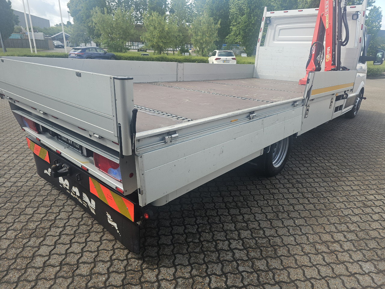 MAN TGE 6.160 A8 - Platós kisteherautó: 2 kép. MAN TGE 6.160 A8 - Platós kisteherautó: 2 kép.