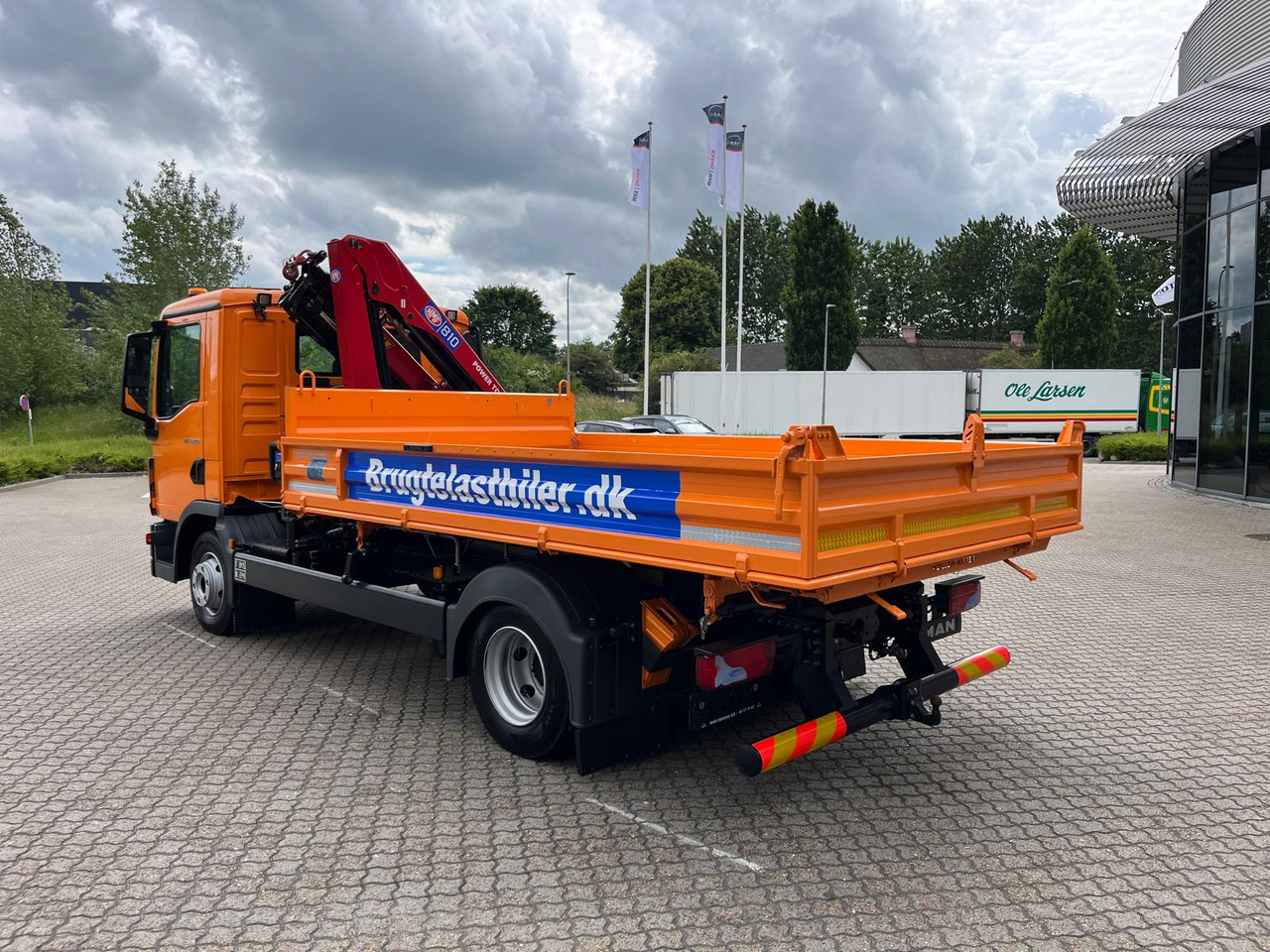 MAN TGL 8.220 - Billenőplatós teherautó, Darus autó: 2 kép. MAN TGL 8.220 - Billenőplatós teherautó, Darus autó: 2 kép.