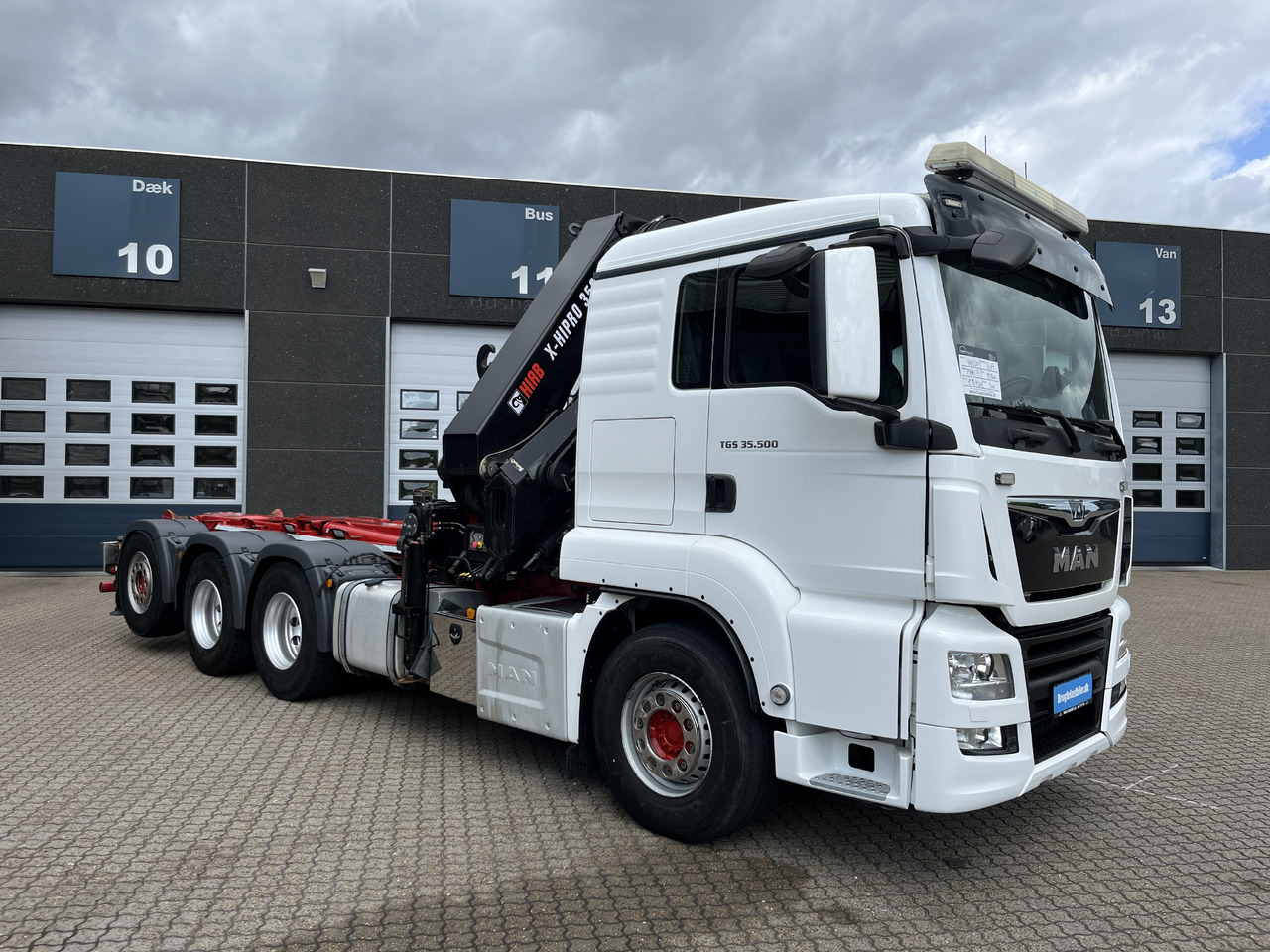 MAN TGS 35.500 8x4 - Cserefelépítményes teherautó, Darus autó: 2 kép. MAN TGS 35.500 8x4 - Cserefelépítményes teherautó, Darus autó: 2 kép.