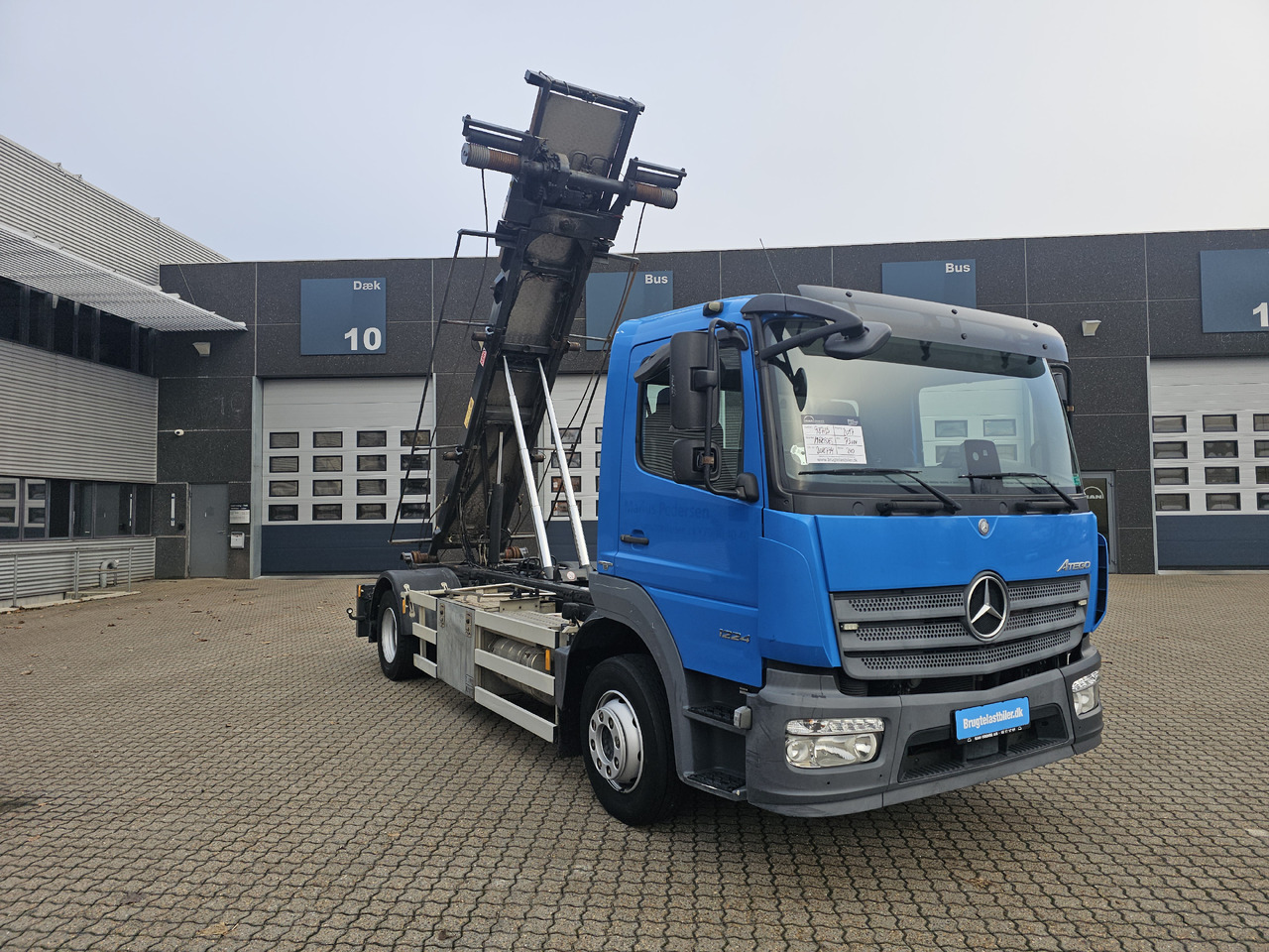 Mercedes Atego 1224 - Cserefelépítményes teherautó: 2 kép. Mercedes Atego 1224 - Cserefelépítményes teherautó: 2 kép.