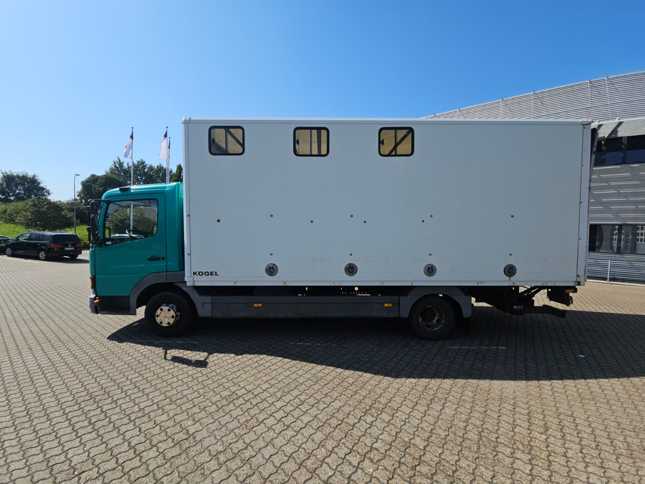Mercedes Atego 817 - Állatszállító teherautó: 4 kép. Mercedes Atego 817 - Állatszállító teherautó: 4 kép.