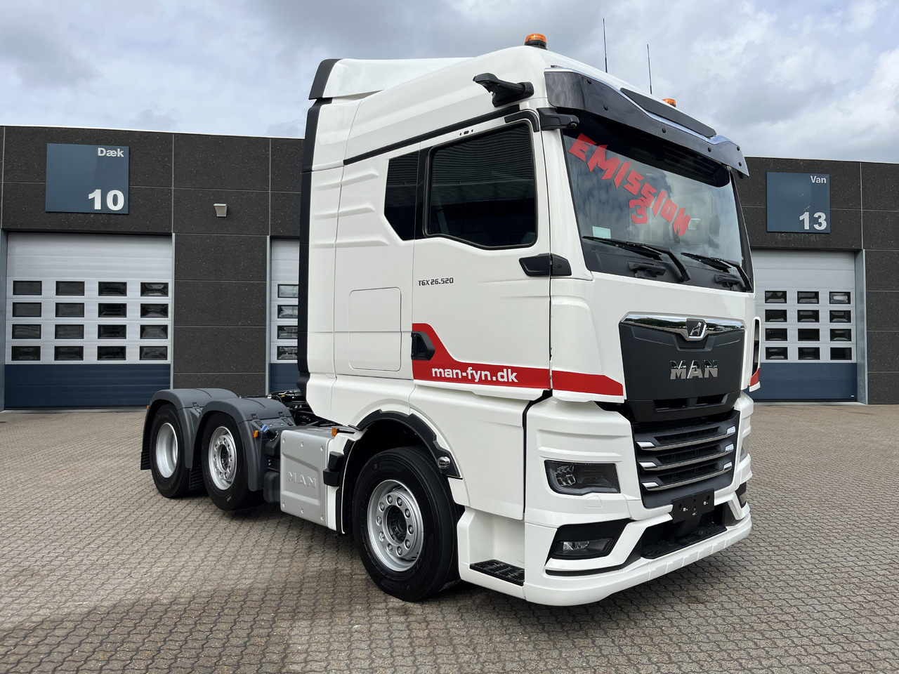 MAN TGX 26.520 - Nyergesvontató: 2 kép. MAN TGX 26.520 - Nyergesvontató: 2 kép.