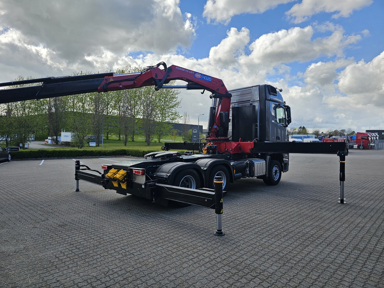 Mercedes Arocs 2653 6x4 40 T-mtr. - Nyergesvontató: 5 kép. Mercedes Arocs 2653 6x4 40 T-mtr. - Nyergesvontató: 5 kép.